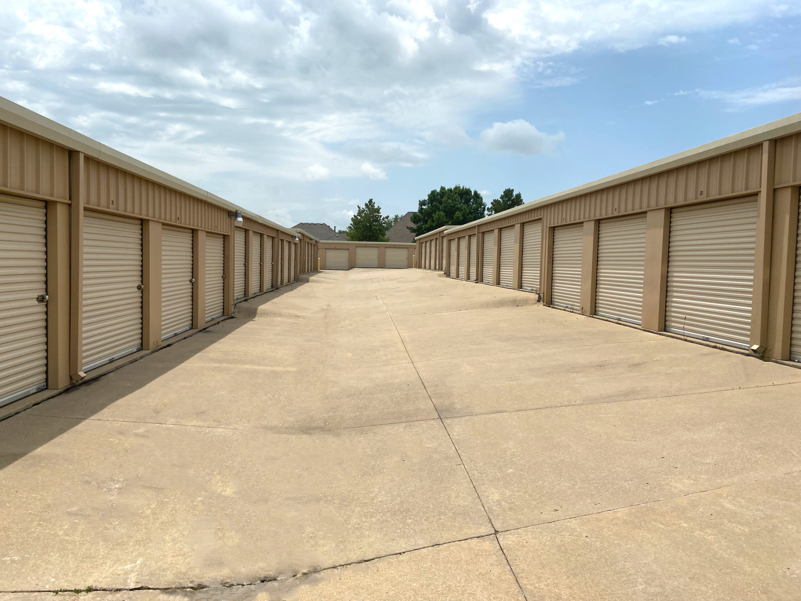 Red River Self Storage - Offering Memorandum - Self Storage Facility For Sale by The Karr-Cunningham Storage Team